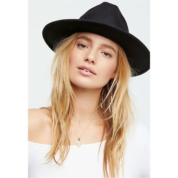 Free People + Wythe Leather Band
Felt Hat in Black ~ One Size ~ Excellent main image 5